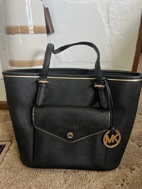 Michael Kors MK BLACK PURSE